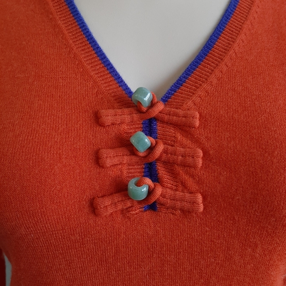 Shanghai Tang cashmere sweater with jade buttons - Picture 2 of 8